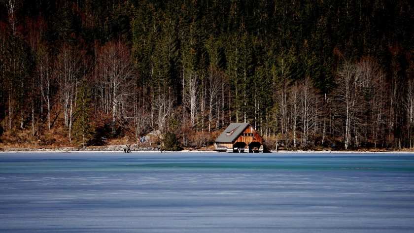 Lakeside Cabin Name Generator